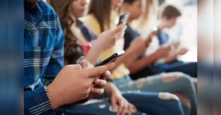 world-mental-health-day:-the-toll-of-endless-scrolling-on-young-minds