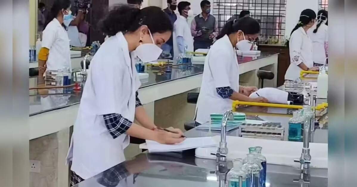 Over 1,000 MBBS seats in govt colleges open up too late for higher scorers