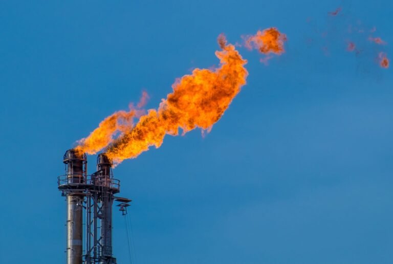 living-near-natural-gas-flaring-poses-health-risks-for-pregnant-women-and-babies