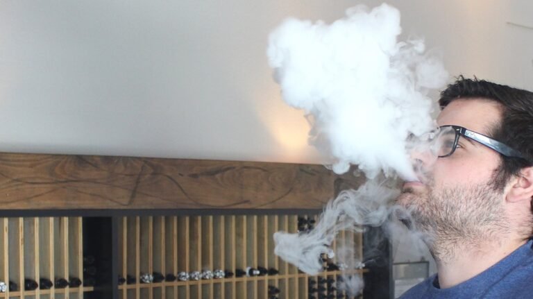 vaping-lung-injury-symptoms-have-been-reported-online-for-at-least-seven-years